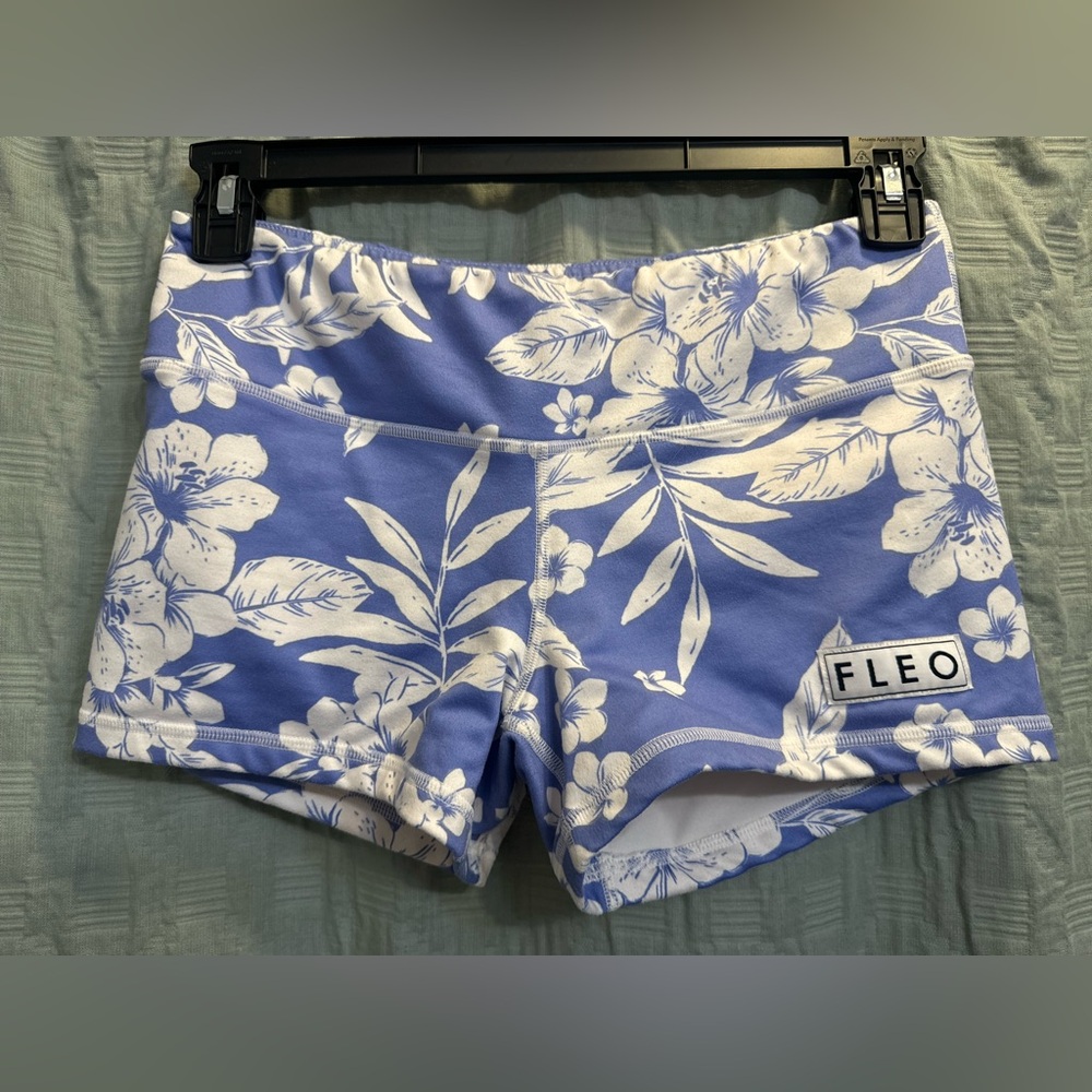 FLEO Floral Shorts size L